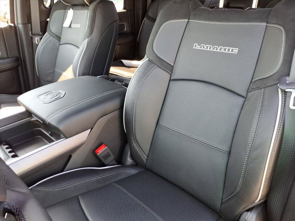 New 2026 RAM 2500 Laramie AWD/4WD image 18