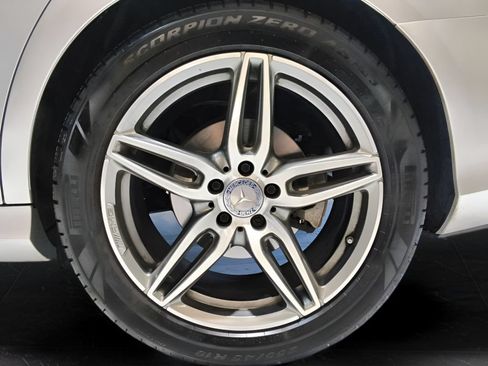 Used 2017 Mercedes-Benz E 300 4MATIC image 21