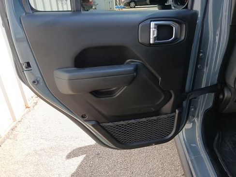 Used 2025 Jeep Gladiator Rubicon AWD/4WD image 21