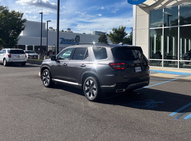 New 2026 Honda Pilot Touring image 3