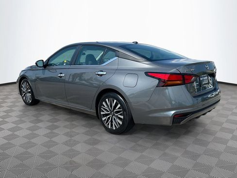 Used 2025 Nissan Altima 2.5 SV FWD image 7