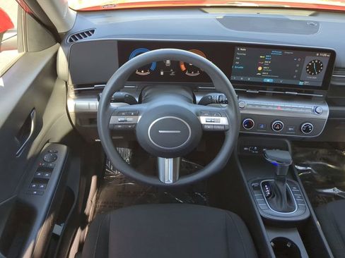 Used 2025 Hyundai Kona SE image 16