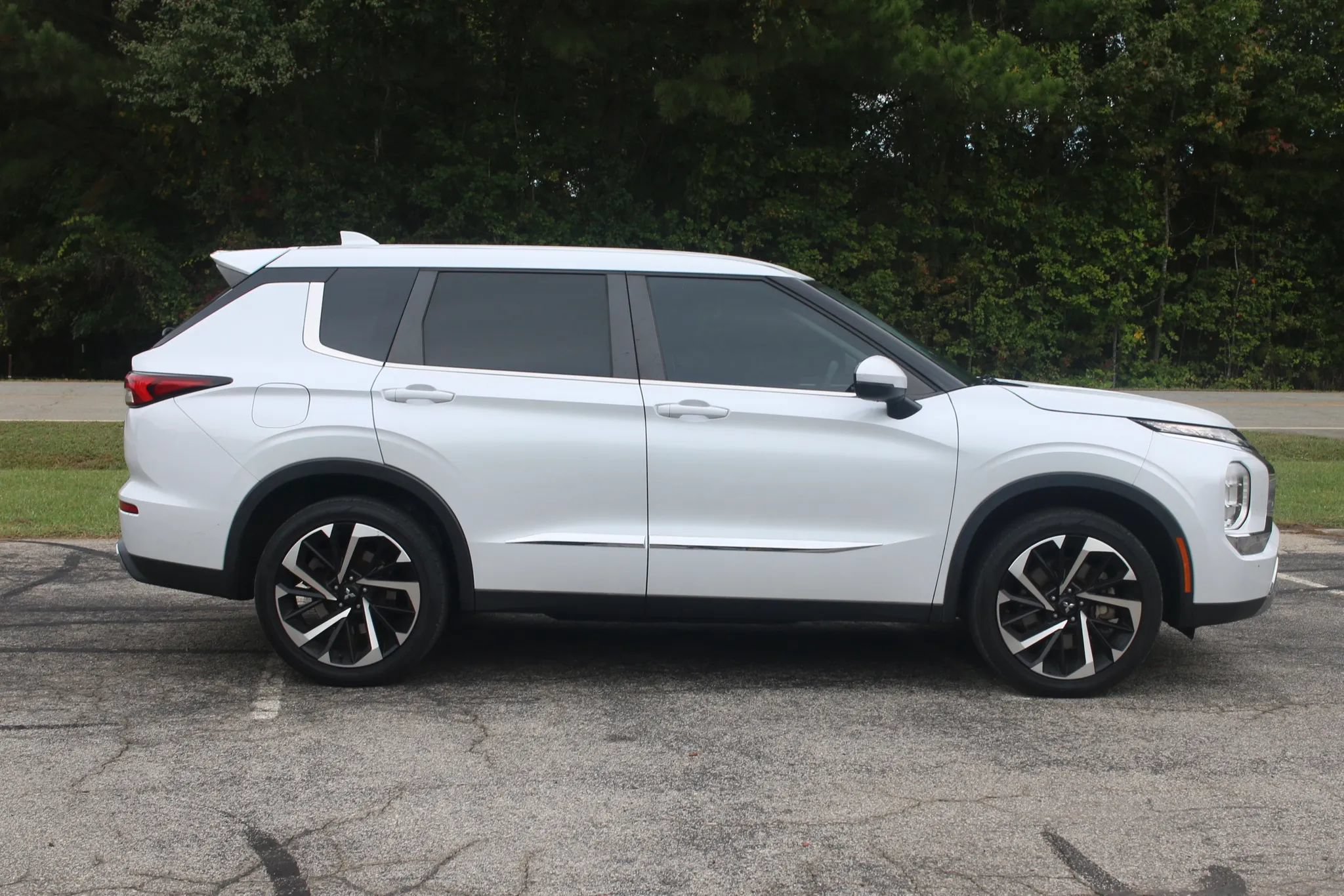 Used 2022 Mitsubishi Outlander ES FWD image 5