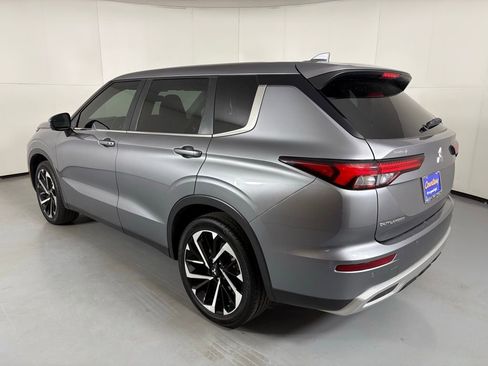 Used 2024 Mitsubishi Outlander SE image 6