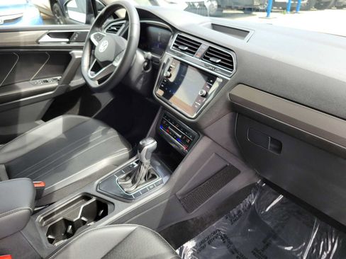 Used 2023 Volkswagen Tiguan SE FWD image 11