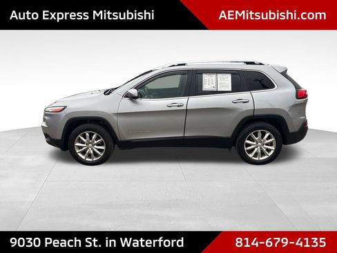 Used 2017 Jeep Cherokee Limited AWD/4WD image 4