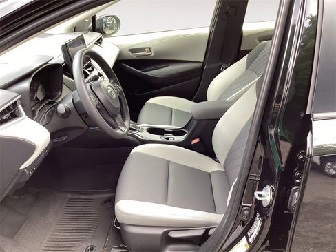 Used 2024 Toyota Corolla LE image 9