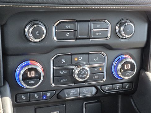 Used 2022 GMC Yukon AT4 AWD/4WD image 7