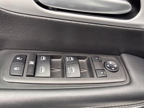 Used 2024 Chrysler Pacifica Touring FWD image 21