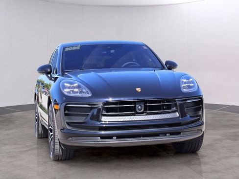 Certified 2025 Porsche Macan AWD/4WD image 12
