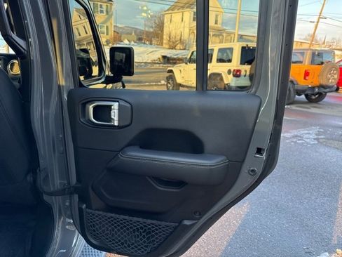 Used 2019 Jeep Wrangler Unlimited Sahara w/ Cold Weather Group image 32