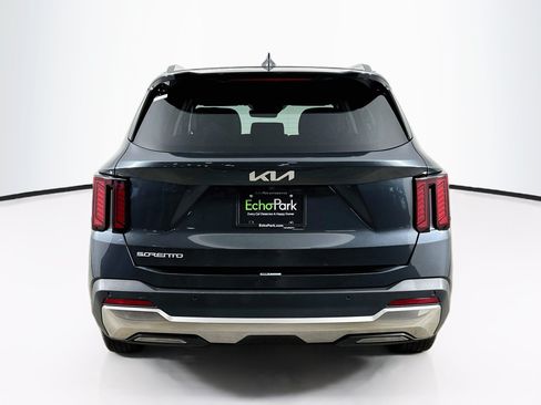 Used 2024 Kia Sorento S FWD image 7