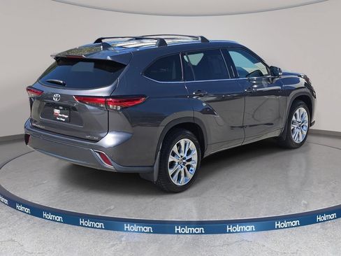 Used 2021 Toyota Highlander Limited FWD image 6