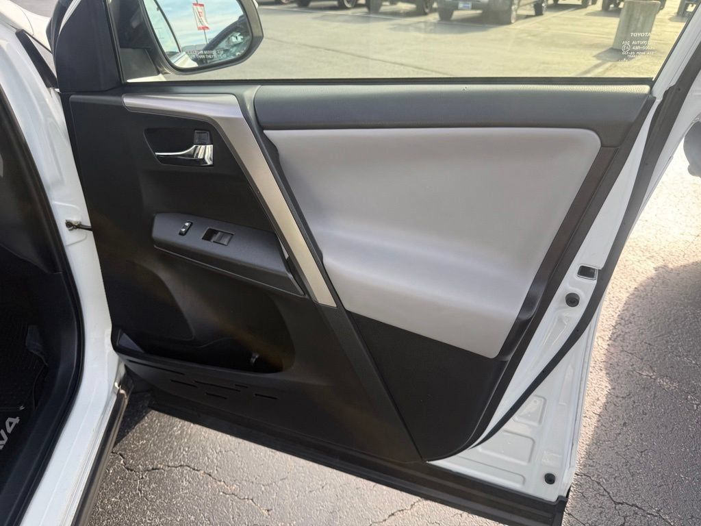 Certified 2018 Toyota RAV4 XLE AWD/4WD image 23