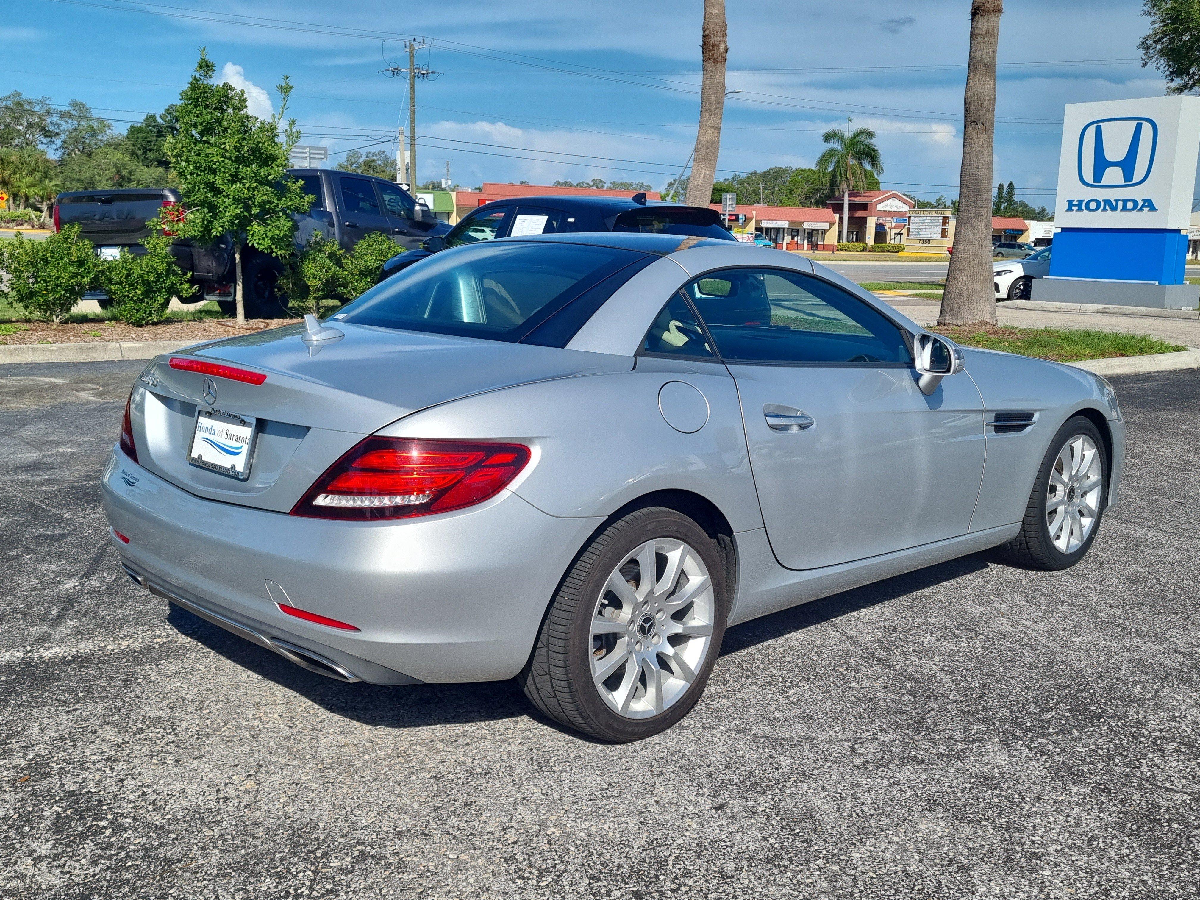 Used 2020 Mercedes-Benz SLC 300 w/ Premium Package image 7