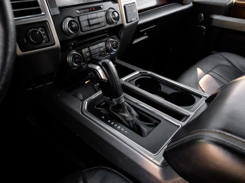 Used 2015 Ford F150 Platinum image 31