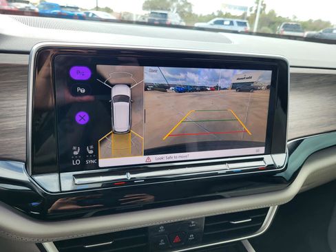 Used 2024 Volkswagen Atlas SEL Premium R-Line image 22