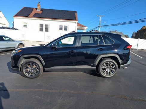 Used 2023 Toyota RAV4 XLE Premium image 8