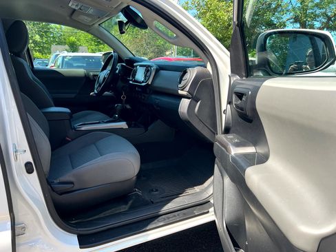 Used 2022 Toyota Tacoma SR image 13