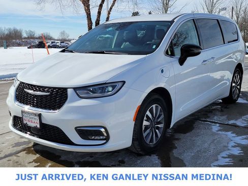 Used 2024 Chrysler Pacifica Select image 7