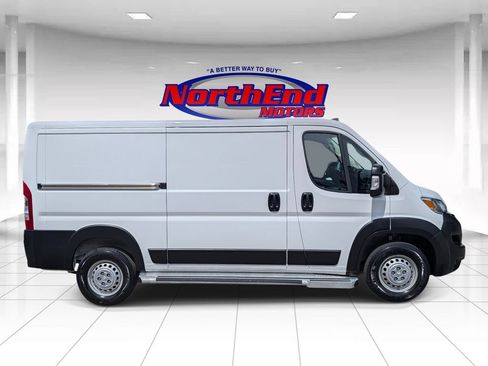 Used 2025 RAM ProMaster 2500 w/ U-Haul Equipment Group FWD image 8