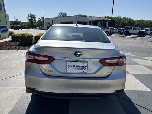 Used 2018 Toyota Camry XLE w/ Audio Package FWD image 9