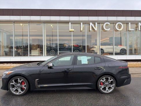 Used 2018 Kia Stinger GT2 image 2
