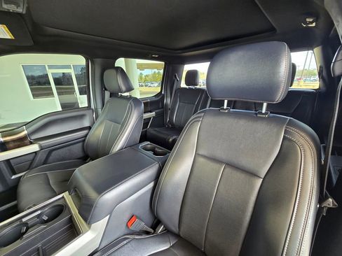 Used 2022 Ford F250 Lariat w/ Black Appearance Package image 14