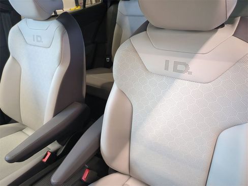 Used 2021 Volkswagen ID.4 Pro S image 16