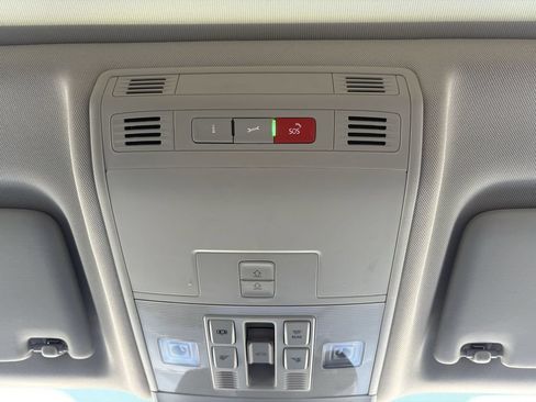 Used 2024 Volkswagen Taos SE FWD image 22