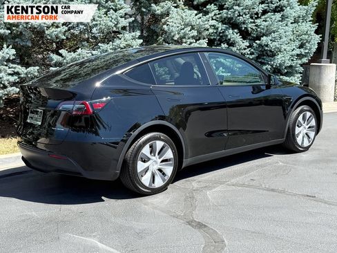 Used 2023 Tesla Model Y Long Range AWD/4WD image 9