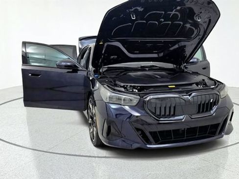 Used 2024 BMW i5 eDrive40i w/ M Sport Package RWD image 12