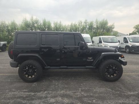 Used 2018 Jeep Wrangler Unlimited Sahara AWD/4WD image 7