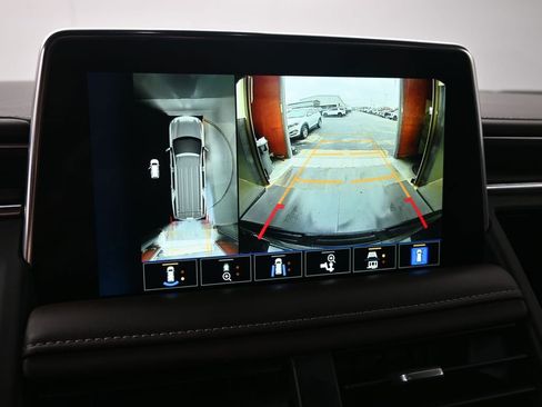 Used 2022 Chevrolet Suburban Z71 w/ Luxury Package image 35