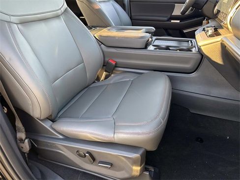 New 2025 Ford Expedition Active image 10