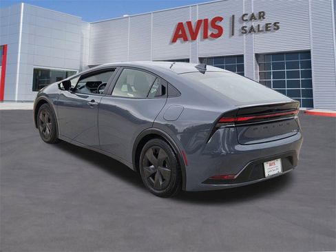 Used 2025 Toyota Prius LE image 3