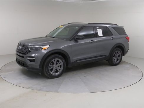 Certified 2022 Ford Explorer XLT w/ Equipment Group 202A image 21
