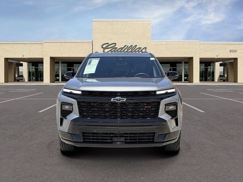 Used 2025 Chevrolet Traverse RS FWD image 2
