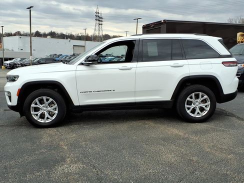 Certified 2023 Jeep Grand Cherokee Limited image 2