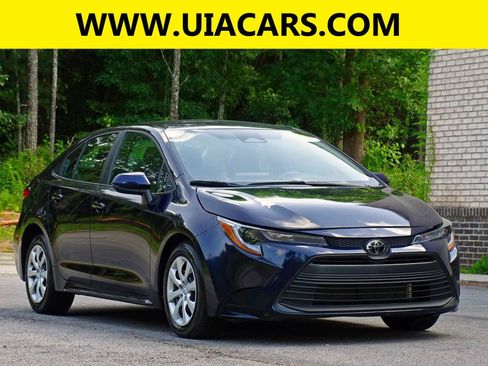 Used 2025 Toyota Corolla LE FWD image 4