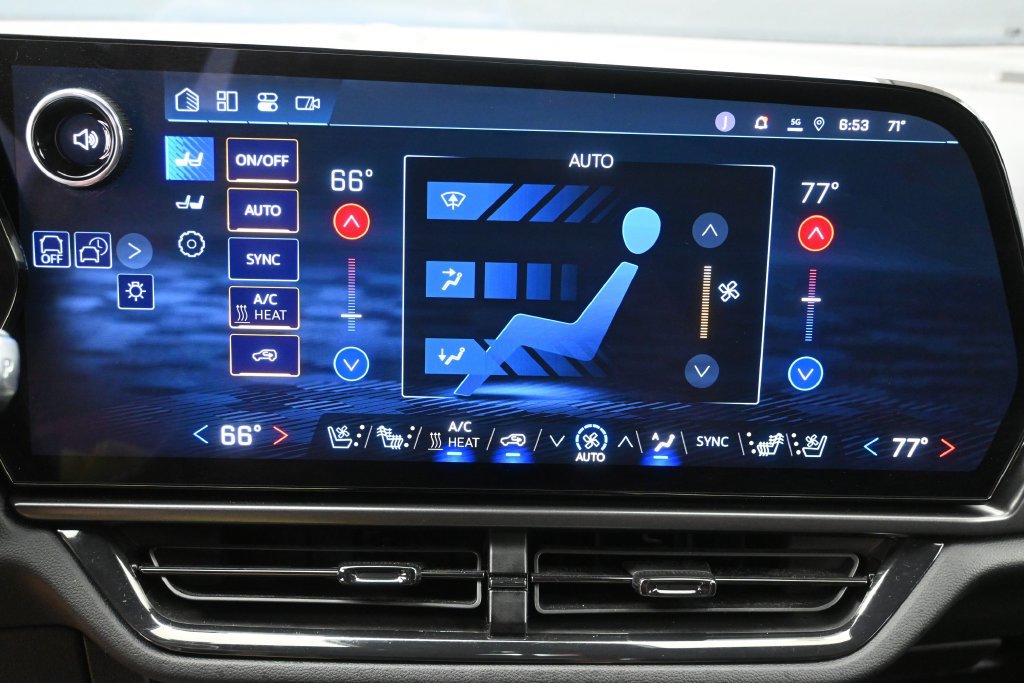 Used 2024 Chevrolet Equinox EV RS w/ Active Safety Package 3 FWD image 16