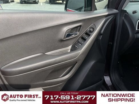 Used 2022 Chevrolet Trax LT w/ Premium Seat Package AWD/4WD image 4
