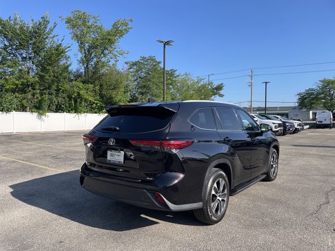 Used 2022 Toyota Highlander XLE FWD image 7