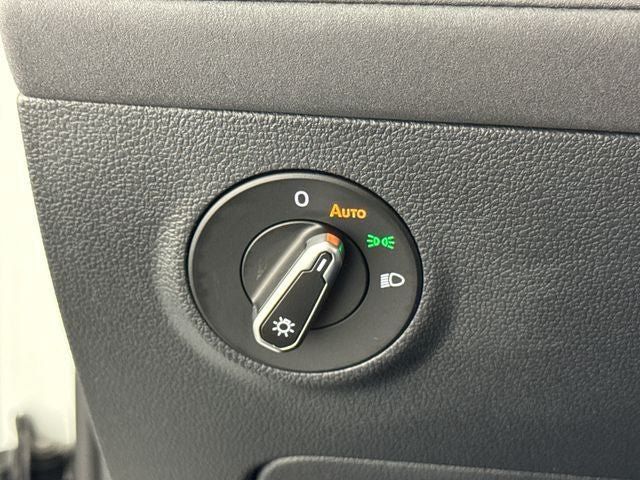 New 2026 Volkswagen Taos SE AWD/4WD image 32