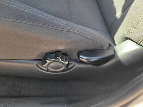 Used 2018 Toyota Tacoma SR5 image 19