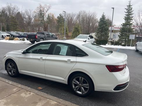 Used 2023 Volkswagen Jetta SE w/ Panoramic Sunroof Package image 41