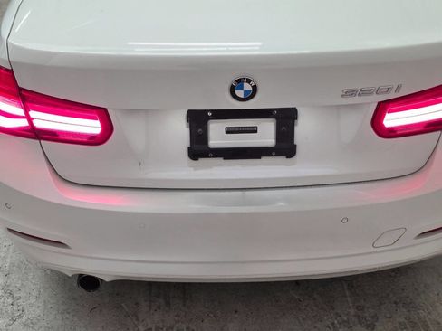 Used 2017 BMW 320i Sedan image 9