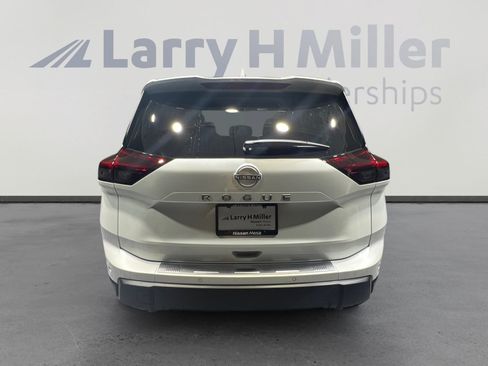 New 2026 Nissan Rogue SV FWD image 4