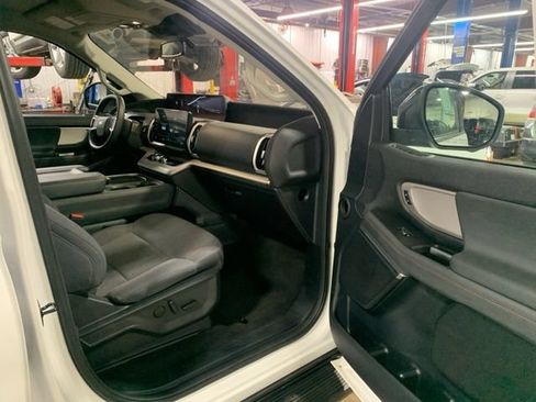 Used 2025 Ford Expedition Active AWD/4WD image 22