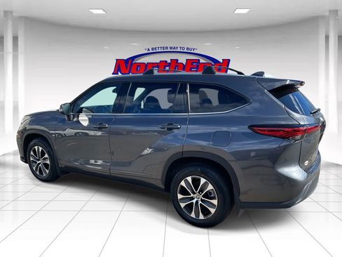 Used 2022 Toyota Highlander XLE image 5